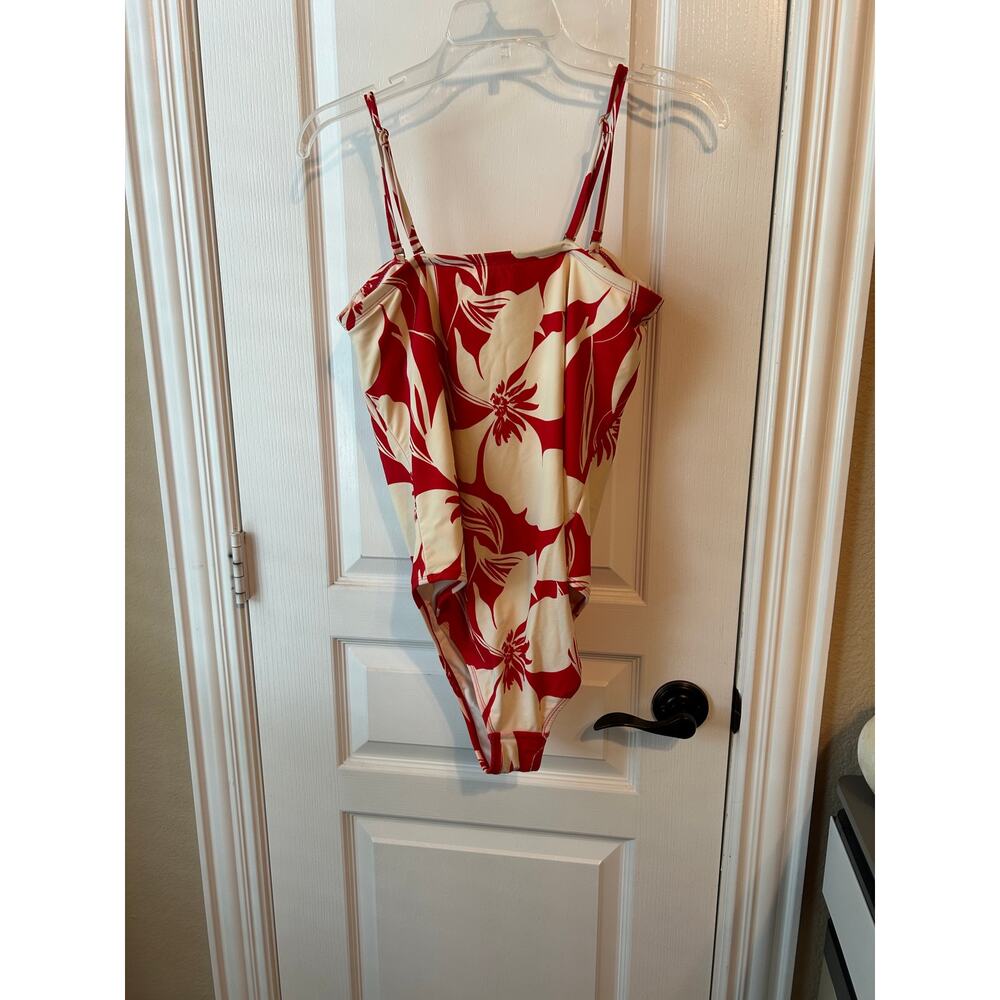 Shade & Shore Large red and white one-piece - Picture 5 of 7
